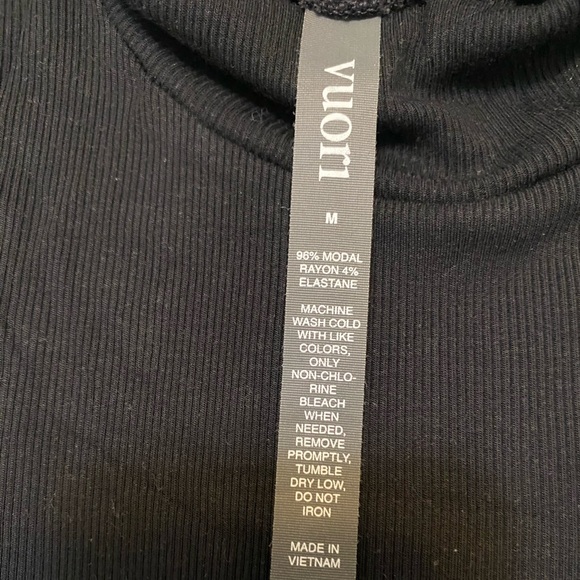 Vuori Black Cove Funnel Top - Picture 5 of 7